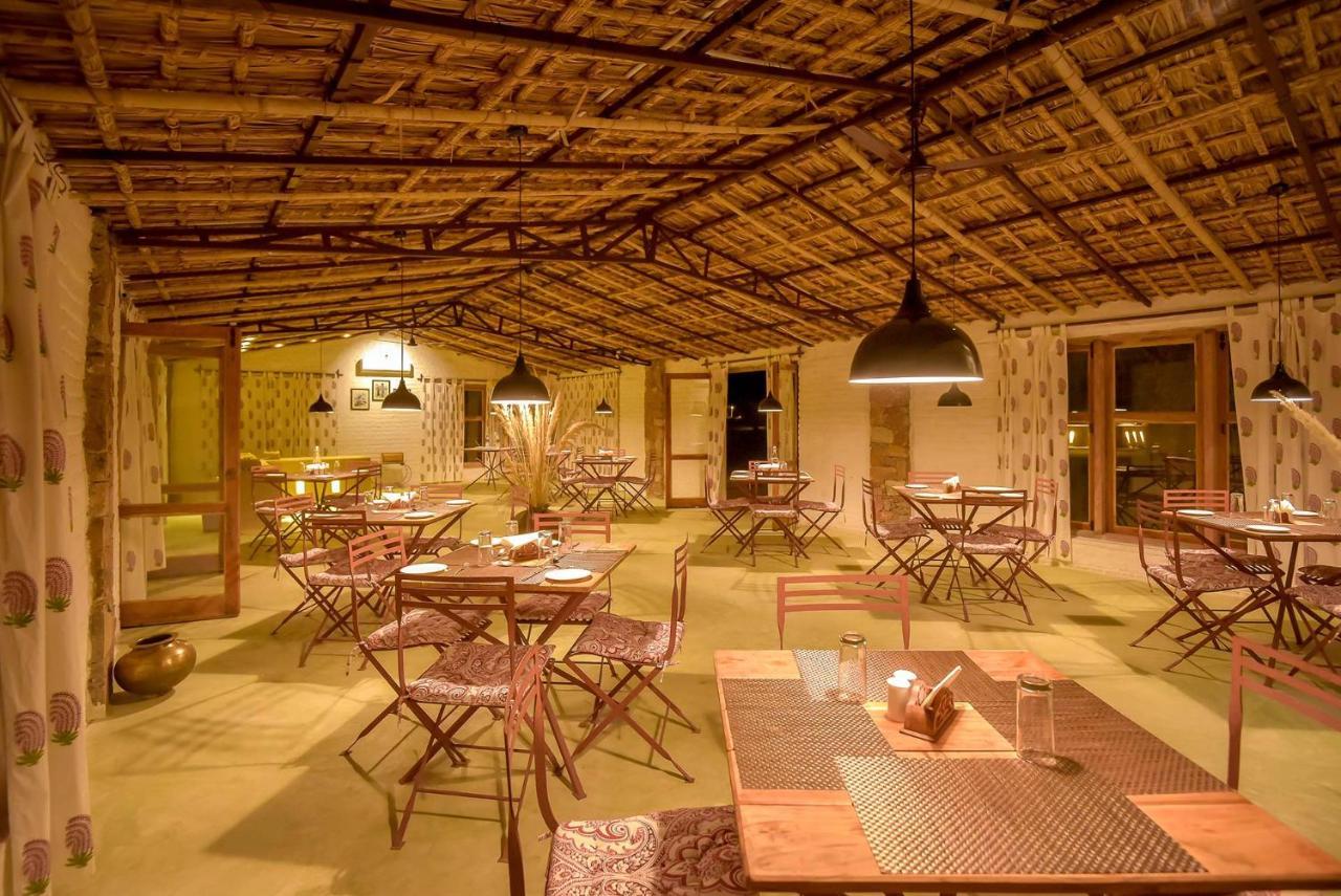 Camp Lands End Hotel Pushkar Bagian luar foto